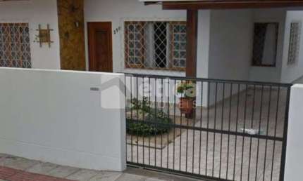 Excelente Casa de 3 Dormitórios com Edícula no Bairro São Judas em Itajaí