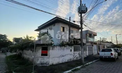 Casa Averbada à Venda em Itajaí 3 Suítes com Closet e Espaço Gourmet