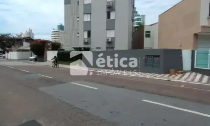 Amplo Apartamento em localização privilegiada na Vila Operária com 3 dormitórios