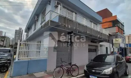 Sala comercial para locação no Centro de Itajaí, excelente localização.