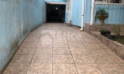 Casa ampla com dois pisos à venda, em excelente localização no São Vicente.
