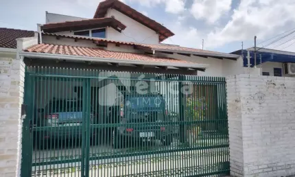 Belíssimo sobrado averbado, com excelente localização