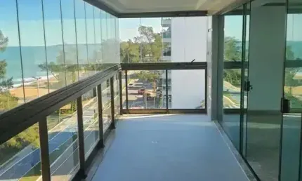 Excelente cobertura duplex na Praia do Pecado com 04 suítes