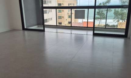 Excelente apartamento com 03 suítes na Praia do Pecado
