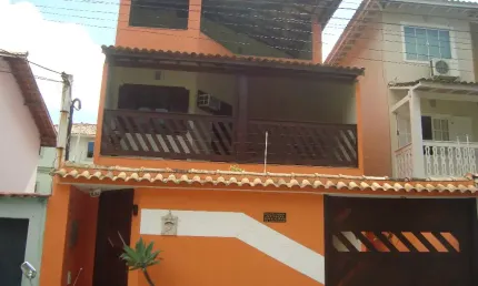 Excelente casa triplex com 03 quartos no Jardim Santo Antonio