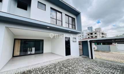 CASA GEMINADA COM 3 SUÍTES NO BAIRRO ILHA DA FIGUEIRA