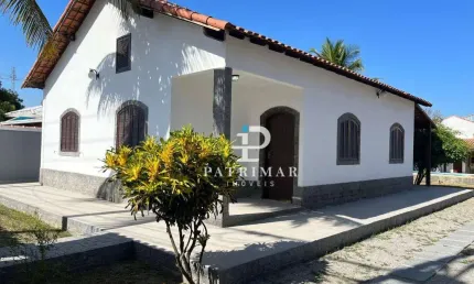 Casa com 2 quartos, suíte e piscina  à venda, 180 m² por r$ 720.000 - itaipuaçu - maricá/rj