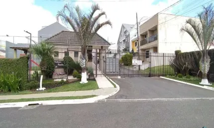 (PERMUTA) Sobrado a venda 05 quartos sendo 02 suítes em Curitiba PR