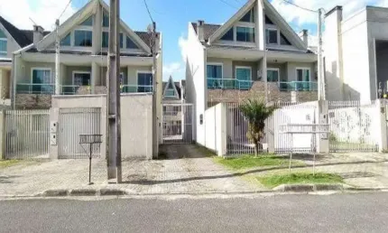 Sobrado em condomínio, 03 quartos, 02 vagas no Atuba/Tingui em Curitiba PR