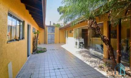 Casa com edícula a venda, 03 quartos c/suíte, no Portão em Curitiba PR
