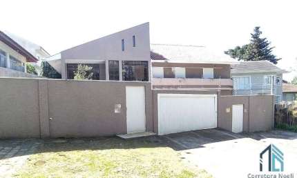 Casa, 04 quartos c/suíte, 02 subsolos tipo bunker, com 05 ambientes subterrâneos amplos, ideal para adega e estúdio, em Curitiba PR