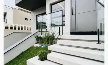Sobrado 270 m2, com terraço, 03 quartos c/suíte, 03 vagas no Pinheirinho Curitiba PR