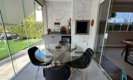(permuta) casa 04 suítes sendo que uma das suítes fica no andar inferior térreo, em balneário camboriú sc