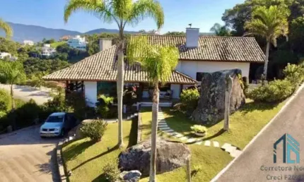 Casa em condomínio, 05 quartos c/suítes, em Governador Celso Ramos SC