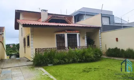 (permuta ou financiamento) casa a venda com amplo terreno, 04 quartos c/suíte, 05 vagas, salão de festas, no tarumã em curitiba pr