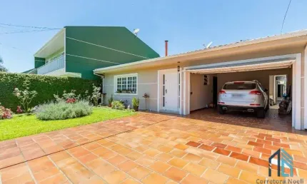 Casa térrea com área de lazer, 03 quartos sendo 02 suítes, no Santa Cândida em Curitiba PR