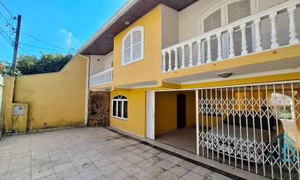 Sobrado 04 quartos c/suíte, edícula, ático no Novo Mundo em Curitiba PR