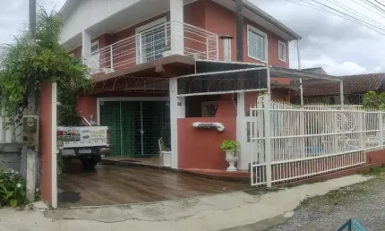 Sobrado mobiliado, 05 quartos sendo 03 suítes, Bom Retiro em Matinhos PR