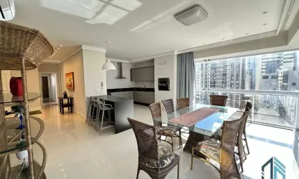 Apartamento 03 suítes, 02 vagas, andar alto em Balneário Camboriú SC