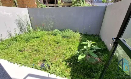 Sobrado novo, 02 suítes, terraço aberto e ático no santa cândida em curitiba pr
