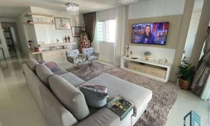 Apartamento lindo, 03 quartos, sendo 1 suíte e 2 Demi suítes, no coração da meia praia em Itapema SC