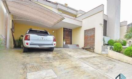 Casa com edícula a venda, 04 quartos sendo 02 suítes, no Bairro Guabirotuba em Curitiba PR