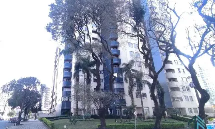 Apartamento 03 quartos c/suíte com sacada, vaga, no água verde em curitiba pr