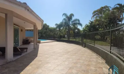 Casa praia leste, 03 quartos sendo 02 suítes, piscina, lugar top, 300 metros da praia, Praia de Leste Pontal do Paraná PR