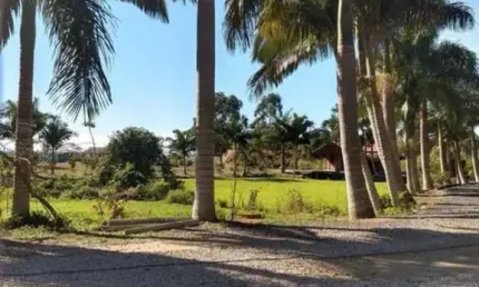 Sítio lindo, com casa e barracão, a 400 metros da BR 101 (até janeiro vai ser calçada) no bairro Morretes em Tijucas - SC