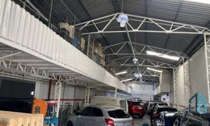 Barracão e Loja em 02 terrenos com 999m², próximo a concessionaria Servopa, no Rebouças em Curitiba PR