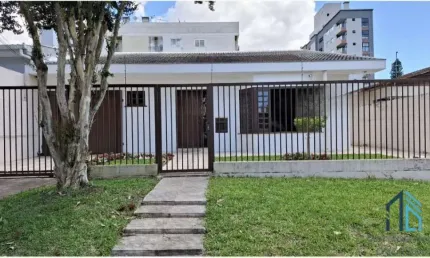 Casa térrea 04 quartos, edícula, ático, quintal, piscina, no Boa Vista em Curitiba PR