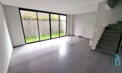 Sobrado 04 quartos c/suíte, Ático, terraço com churrasqueira, no Santa Cândida em Curitiba PR