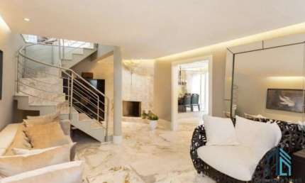 Casa em condomínio, 04 quartos sendo 03 suítes, piscina, área de lazer, em Santa Felicidade Curitiba PR