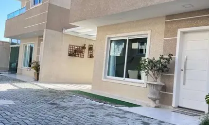 Sobrado a venda 03 quartos c/suíte, terraço, ático, ótima localização, no Uberaba em Curitiba PR