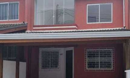 Sobrado em Condomínio, 02 quartos, 02 vagas, no Santa Cândida em Curitiba PR