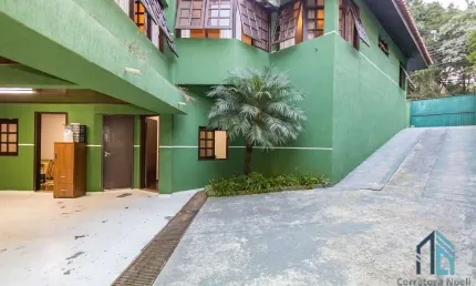 Casa alto padrão, amplo terreno, 03 quartos c/suíte, piscina, 8 vagas, em santa felicidade curitiba pr