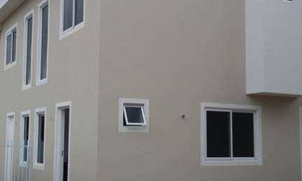 Sobrado com 2 dormitórios à venda, 94 m² por R$ 470.000,00 - Uberaba - Curitiba/PR