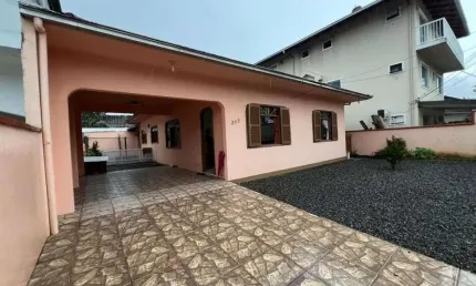Casa com 3 quartos à venda no Iririú, Joinville 
