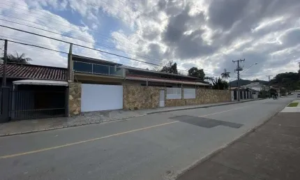 SOBRADO no ANITA GARIBALDI com 4 quartos para VENDA, 275 m²