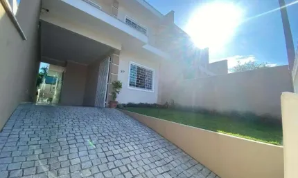 Sobrado geminado no iririú com 3 quartos para venda, 121 m²