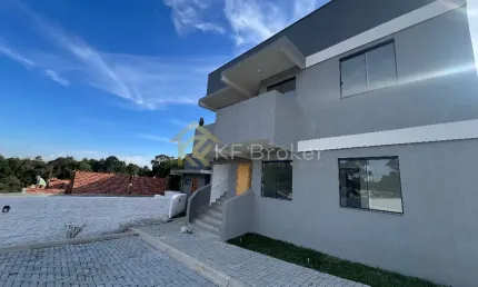 Casa Sobreposta c/ 2 quartos à Venda no Parque Embu - Colombo!