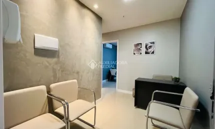 Sala comercial à venda na Avenida Getúlio Vargas, 4831, Centro, Canoas, 25 m2 por R$ 357.000