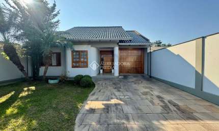 Casa com 4 quartos à venda na Rua Santa Cruz, 1472, Niterói, Canoas, 232 m2 por R$ 980.000