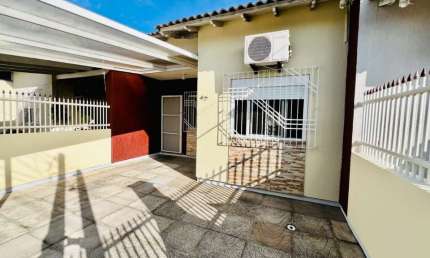 Casa com 2 quartos à venda na Santa Madalena, 47, Olaria, Canoas, 93 m2 por R$ 389.000
