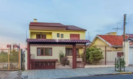 Casa com 5 quartos à venda na rua doutor selbach, 296, nossa senhora das graças, canoas, 360 m2 por r$ 980.000