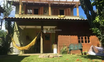 Casa com 2 quartos à venda na Servidão Amantino Cameu, 881, Rio Tavares, Florianópolis, 89 m2 por R$ 1.200.000