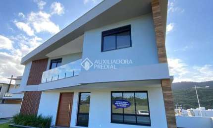 Casa com 3 quartos à venda na 10, 246, Rio Tavares, Florianópolis, 285 m2 por R$ 2.090.000