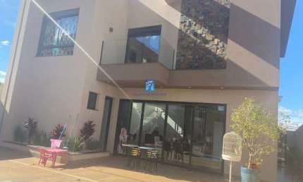Casa Sobrado Vila do Golf com 4 dorm Cond Quinta dos Ventos