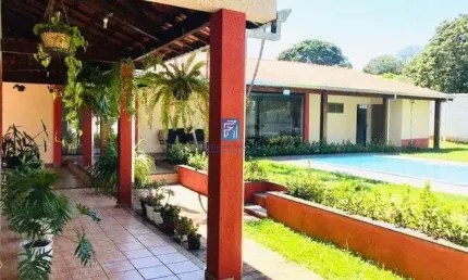Chácara a venda com 5 dormitórios no Portal dos Ipês