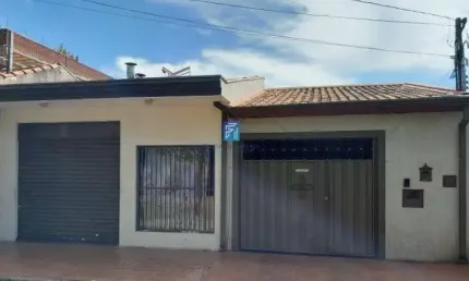 Casa a venda com salão e 3 dormitórios no Manoel Penna